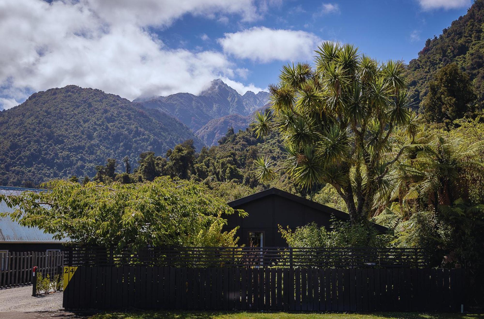 Two Four Cron Franz Josef Villa Exterior photo